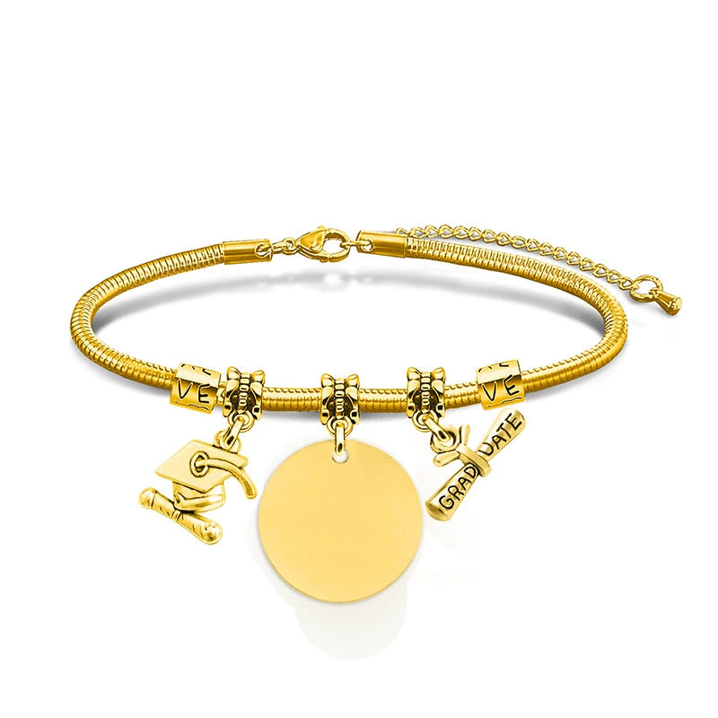 Pulsera con colgante de marca grabado con láser