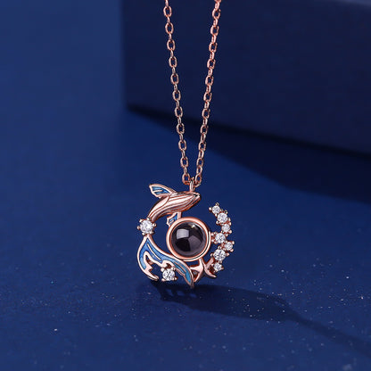 Collar de suelo con proyección de fotos de ballenas