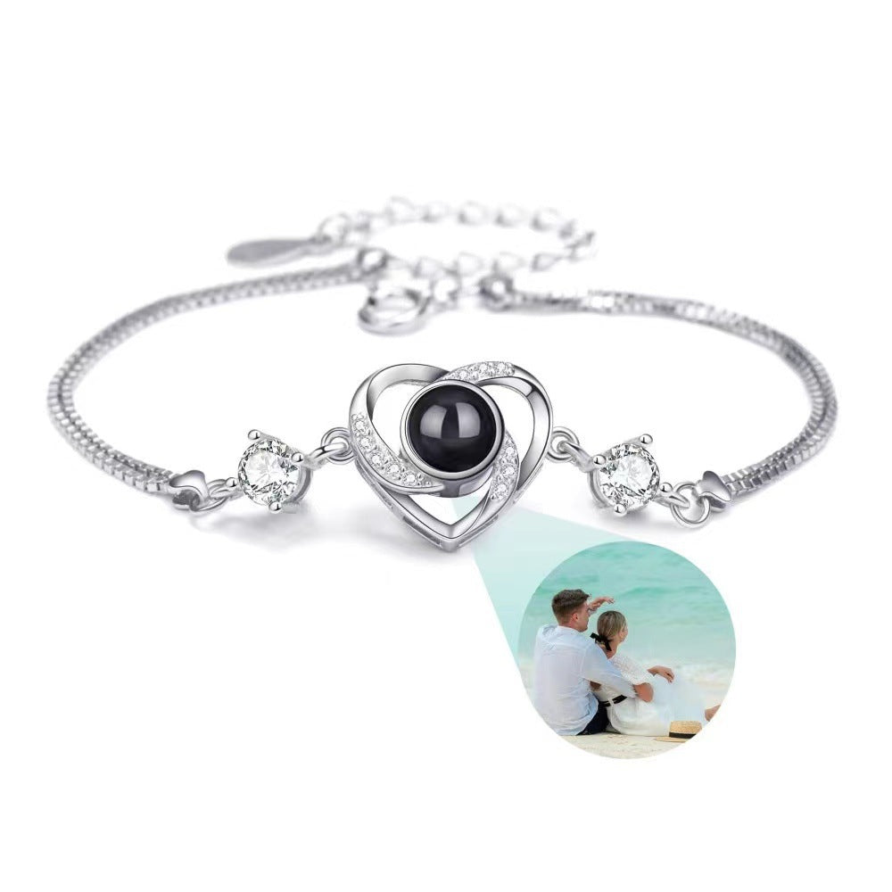 Pulsera con proyección de fotos de circonitas en forma de corazón 