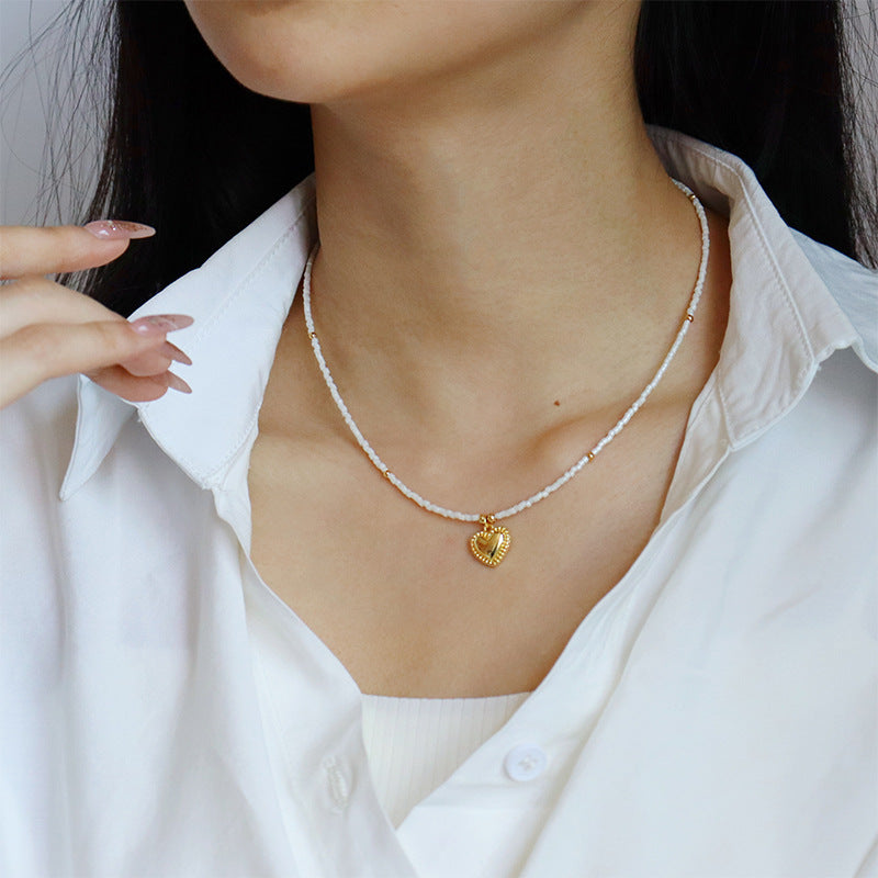 Collar de corazón con cuentas de mijo simple de alta gama para mujer 