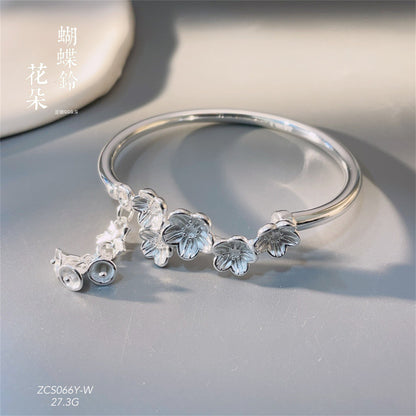 Pulsera abierta de plata de ley con campana de mariposa y estampado chinoiserie