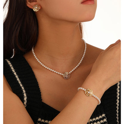 Collar de perlas con flores retro personalizado de alta gama 