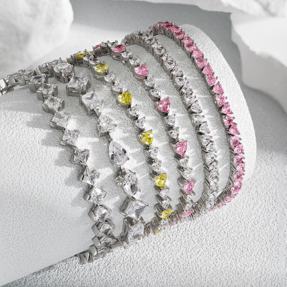 Pulsera elegante de alta gama con circonitas y diamantes en plata de ley.