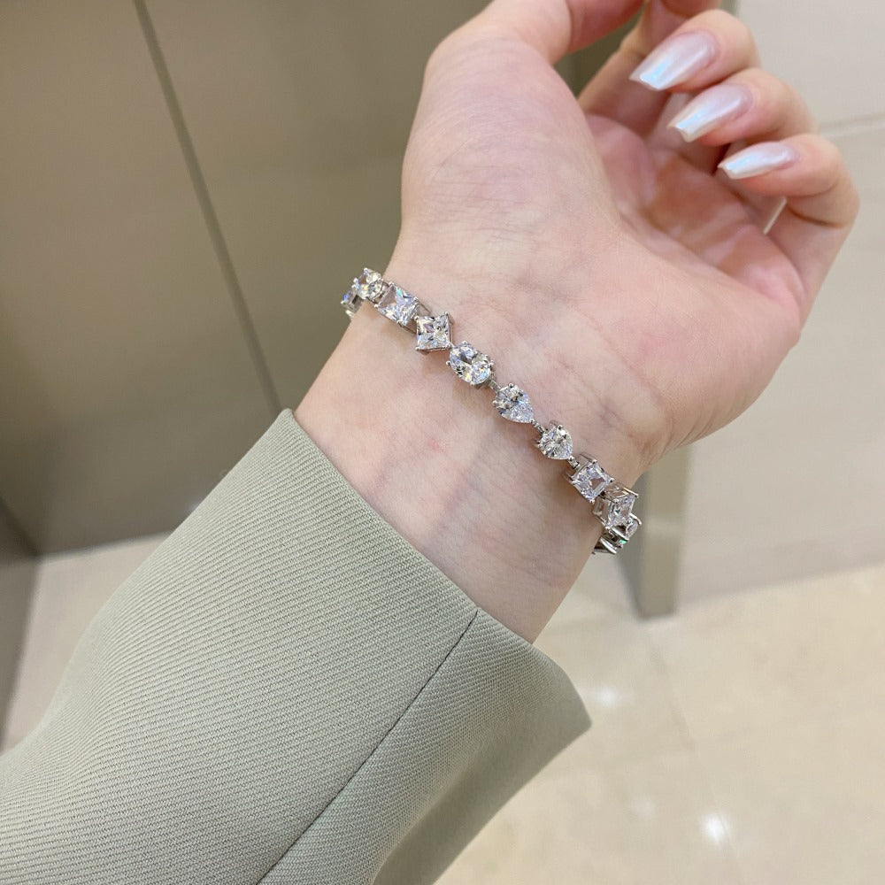 Pulsera elegante de alta gama con circonitas y diamantes en plata de ley.