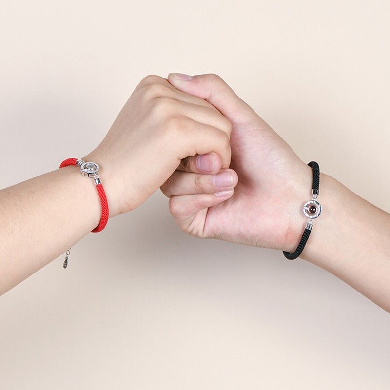 Pulsera circular trenzada con proyección de fotos