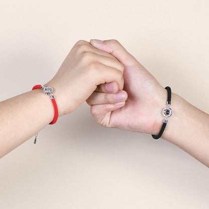 Pulsera circular trenzada con proyección de fotos