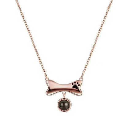 Collar con pata de perro con proyección de fotos