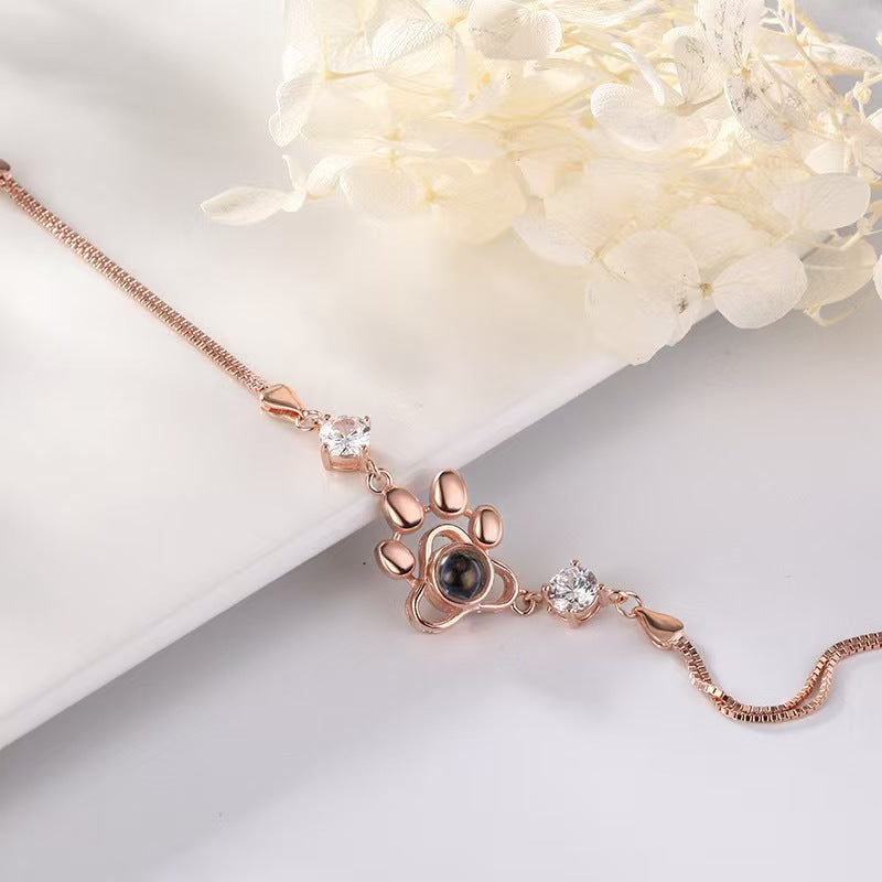 Pulsera con foto y proyección de huellas de perro 