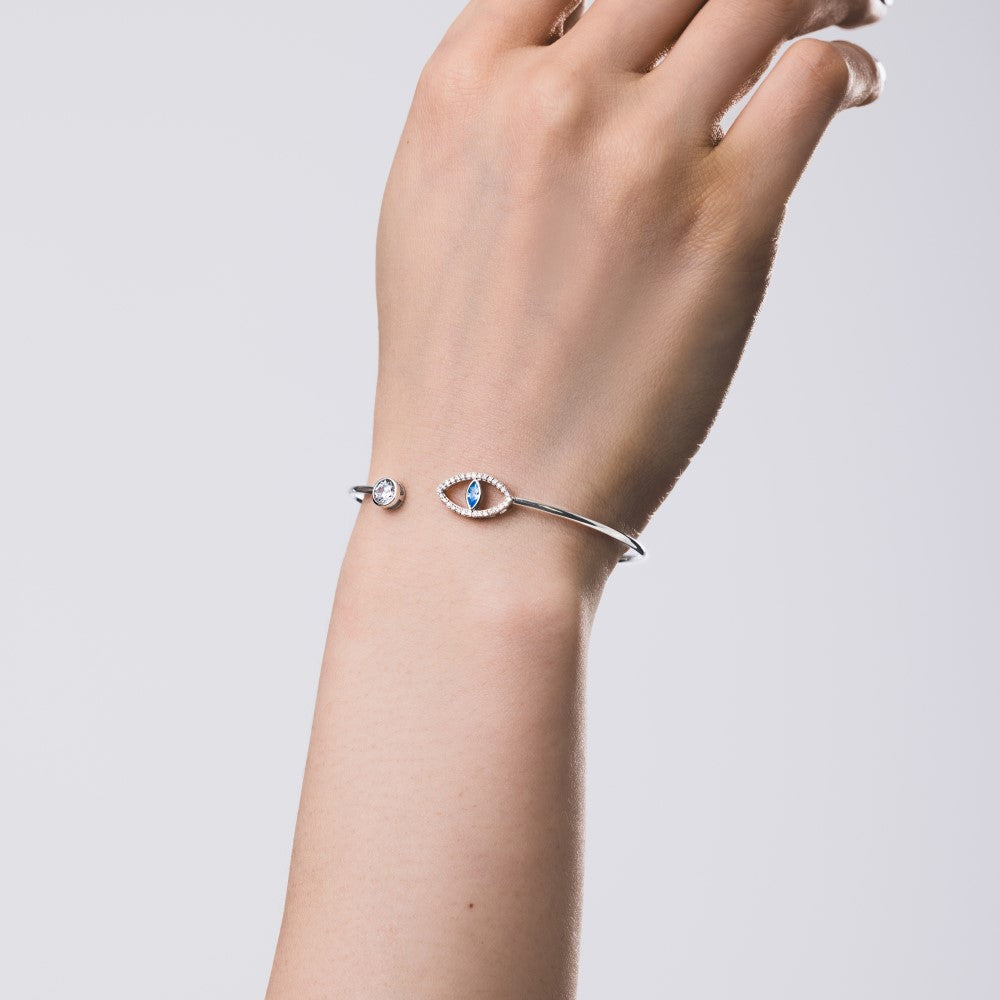 Pulsera de circonita de ojo de diablo moderna y de moda.