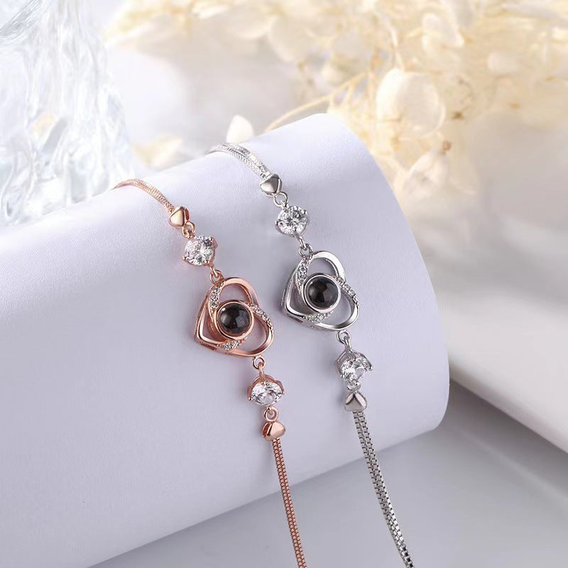 Pulsera con proyección de fotos de circonitas en forma de corazón 
