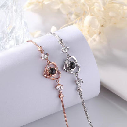Pulsera con proyección de fotos de circonitas en forma de corazón 