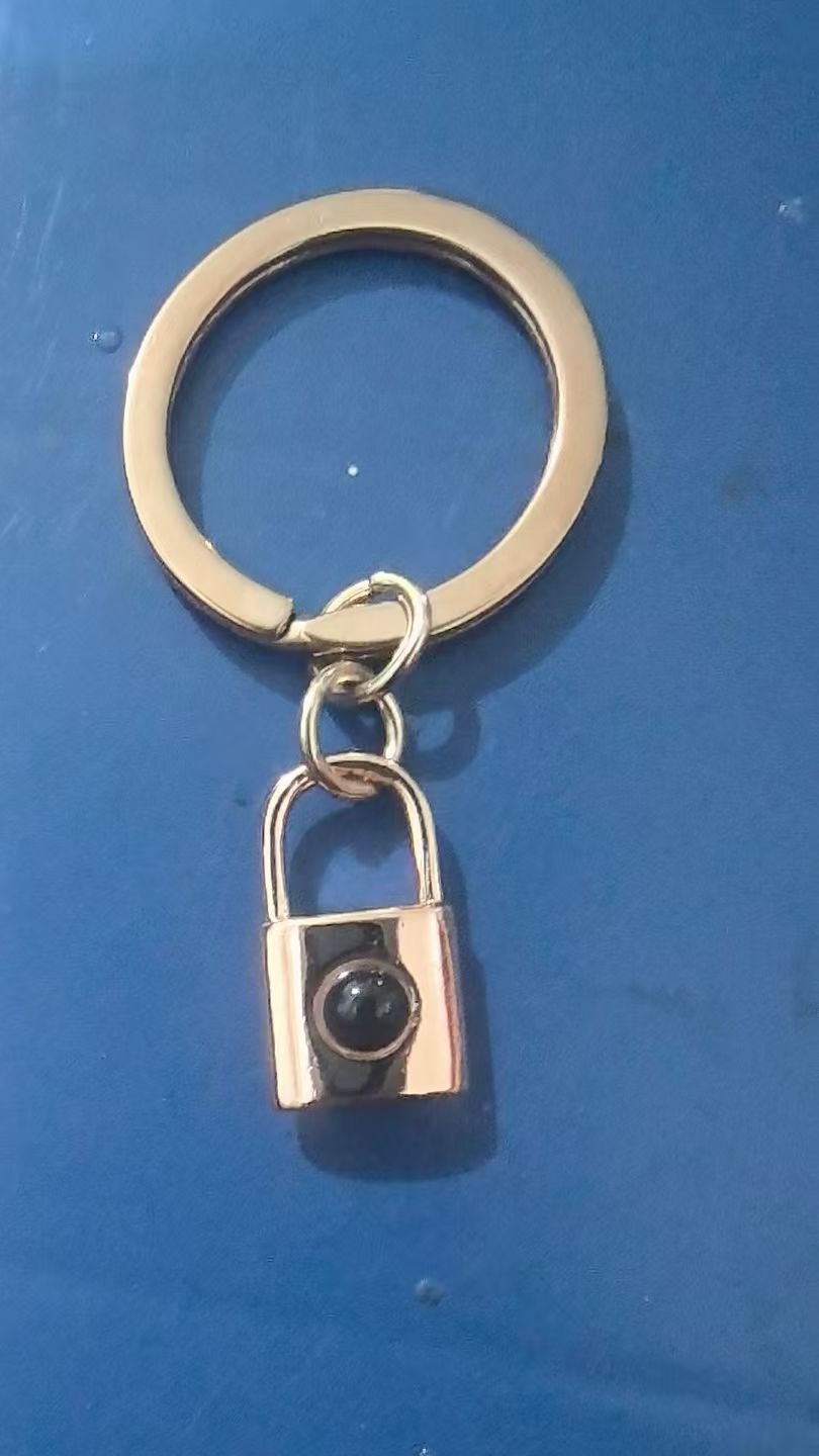 Collar con cerradura y proyección de fotos