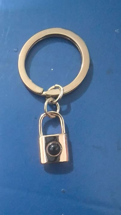 Collar con cerradura y proyección de fotos