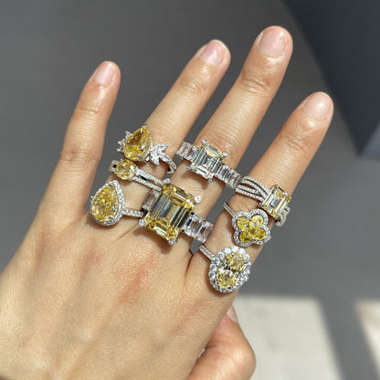 Anillo clásico de circonita con diamante de alto carbono y corte de flor de hielo brillante y noble