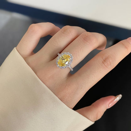 Anillo clásico de circonita con diamante de alto carbono y corte de flor de hielo brillante y noble