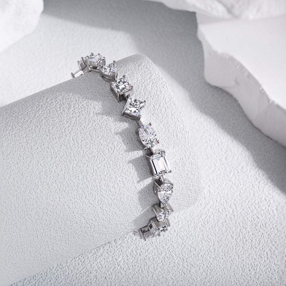 Pulsera elegante de alta gama con circonitas y diamantes en plata de ley.