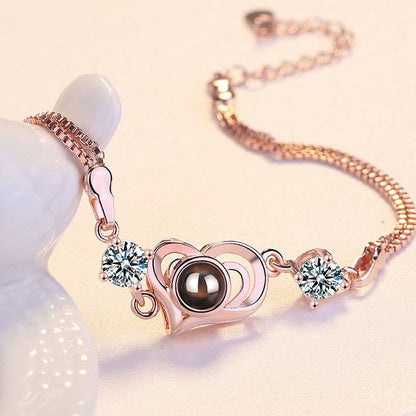 Pulsera con proyección de fotos y forma de corazón de circonitas 