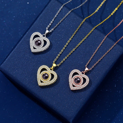 Collar con colgante de corazón con proyección de fotos