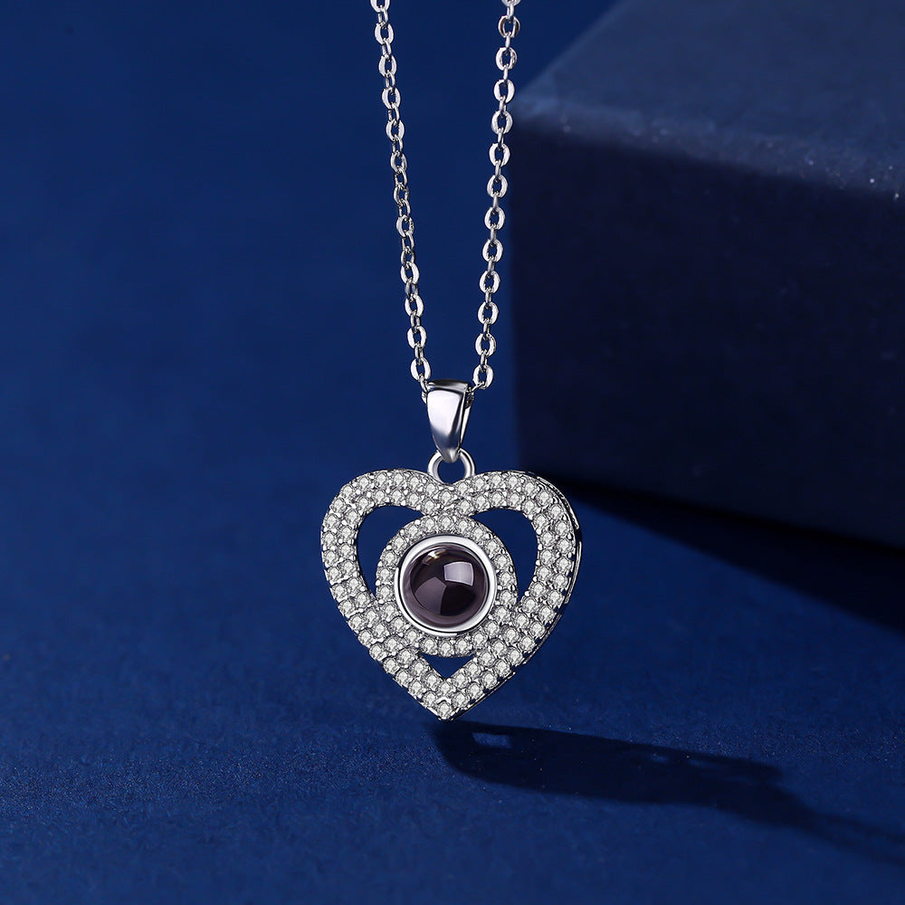 Collar con colgante de corazón con proyección de fotos