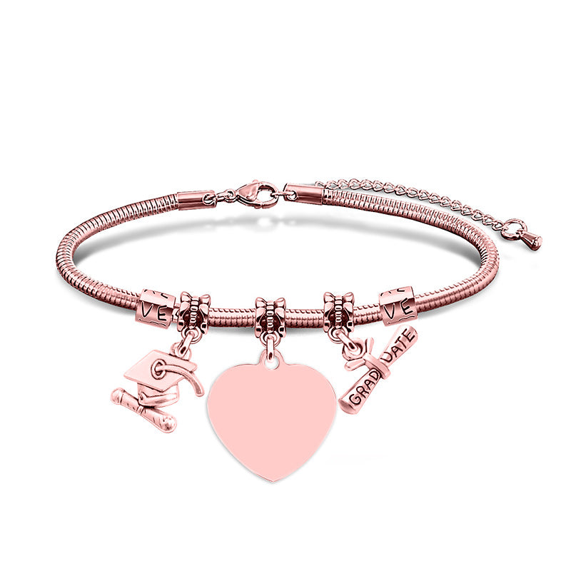 Pulsera con colgante de marca grabado con láser