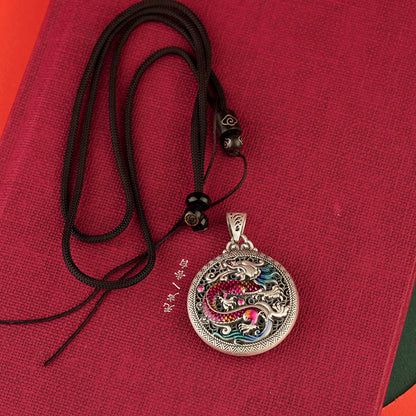 Colgante de plata de ley con dragón esmaltado jugando con perla