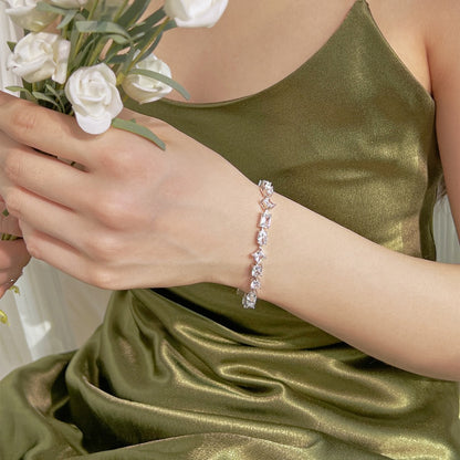Pulsera elegante de alta gama con circonitas y diamantes en plata de ley.