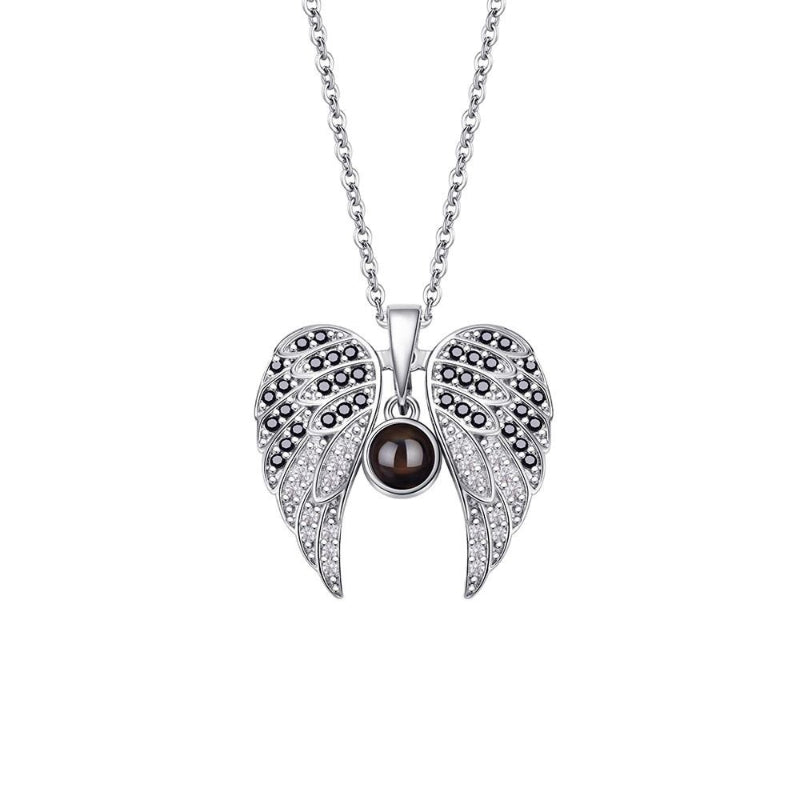 Collar con proyección de fotos en forma de corazón y alas de ángel 
