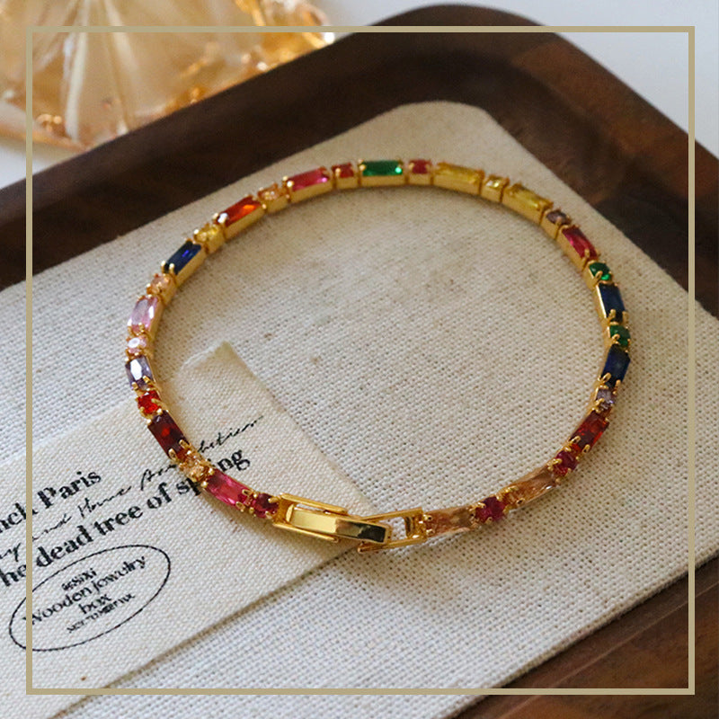 Pulsera de circonitas coloridas con personalidad retro sencilla