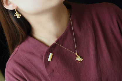 925 Silver Inlaid Nephrite with Thick Matte Gold Crab Set