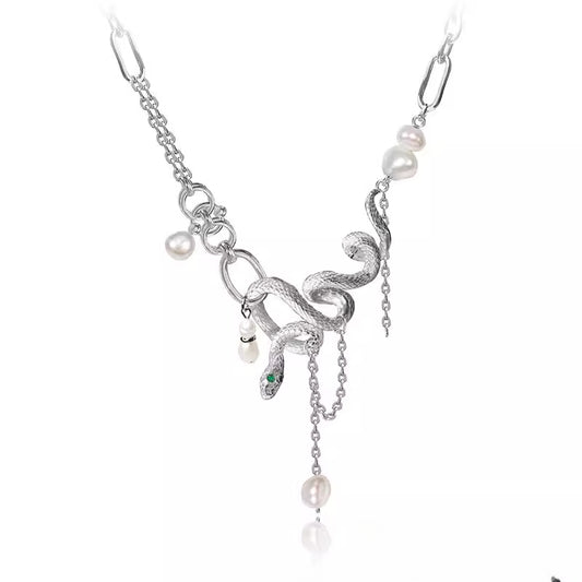Collar de perlas con forma de serpiente danzante 