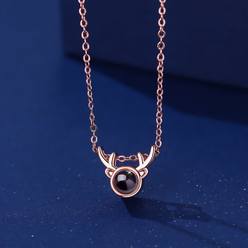 Collar de asta de alce con proyección fotográfica 