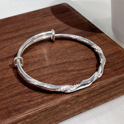 Pulsera deslizante de plata de ley con diseño moderno